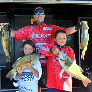Brian Metry continues to lead the Bassmaster Northern Open after the day two weigh in on Lake St Clair shown here with his children and his big smallmouth bass Brian Metry continues to lead the Bassmaster Northern Open after the day two weigh in on Lake St Clair shown here with his children and his big smallmouth bass