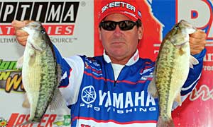 Kicker Fish pro Cody Bird leads day one of the PAA Lake Lanier bass tournament with 16.46 pounds Kicker Fish pro Cody Bird leads day one of the PAA Lake Lanier bass tournament with 16.46 pounds