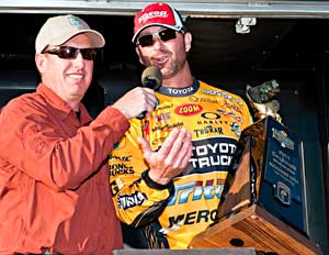 Elite Series pro Gerald Swindle accepts his trophy for his BASS Southern Open Lake Toho win Elite Series pro Gerald Swindle accepts his trophy for his BASS Southern Open Lake Toho win
