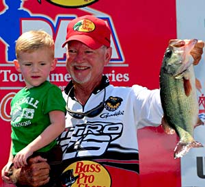 Local expert Stacey King holds on to first place at the PAA Table Rock Lake bass tournament with a 15.41 pound catch Local expert Stacey King holds on to first place at the PAA Table Rock Lake bass tournament with a 15.41 pound catch