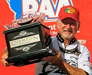 Stacey King leads wire-to-wire to win the 2011 PAA bass tournament on his home lake Table Rock by over a 6 pound margin Stacey King leads wire-to-wire to win the 2011 PAA bass tournament on his home lake Table Rock by over a 6 pound margin