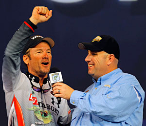 Stephen Browning being interviewed by Bassmaster emcee Dave Mercer during the 2011 Bassmaster Classic Stephen Browning being interviewed by Bassmaster emcee Dave Mercer during the 2011 Bassmaster Classic