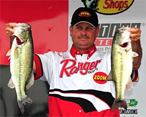 Todd Auten of South Carolina leads the PAA All Star Series with 22.96 pounds after Day 1 on Lake Ray Hubbard Todd Auten of South Carolina leads the PAA All Star Series with 22.96 pounds after Day 1 on Lake Ray Hubbard