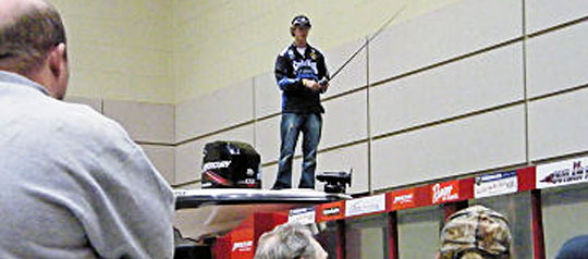 Jonathon VanDam seminar on the Hawg Trough at the Lansing fishing show jvd-seminar-hawg-trough-featured540x238