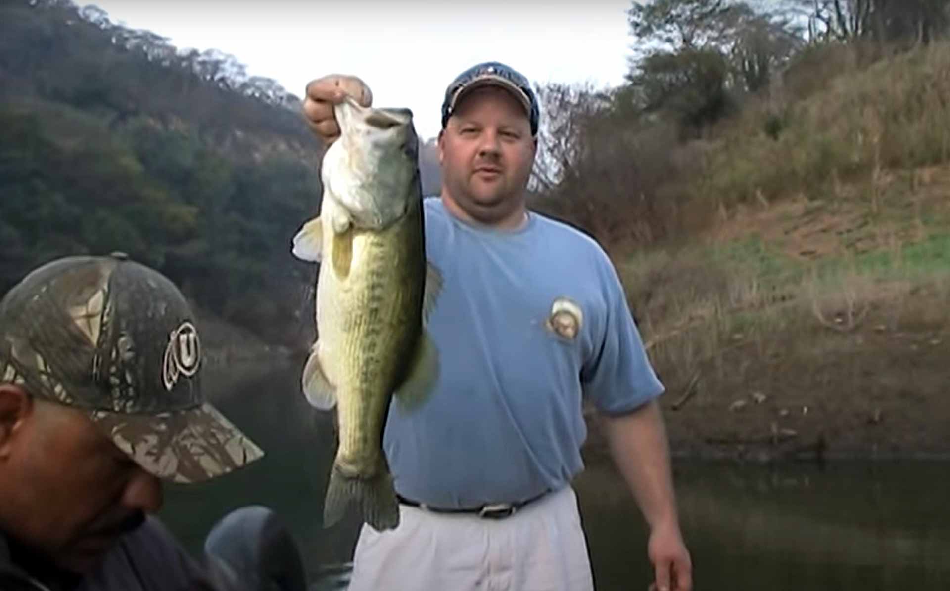 Paul Cowen with big largemouth bass from Lake Comedero arroyo